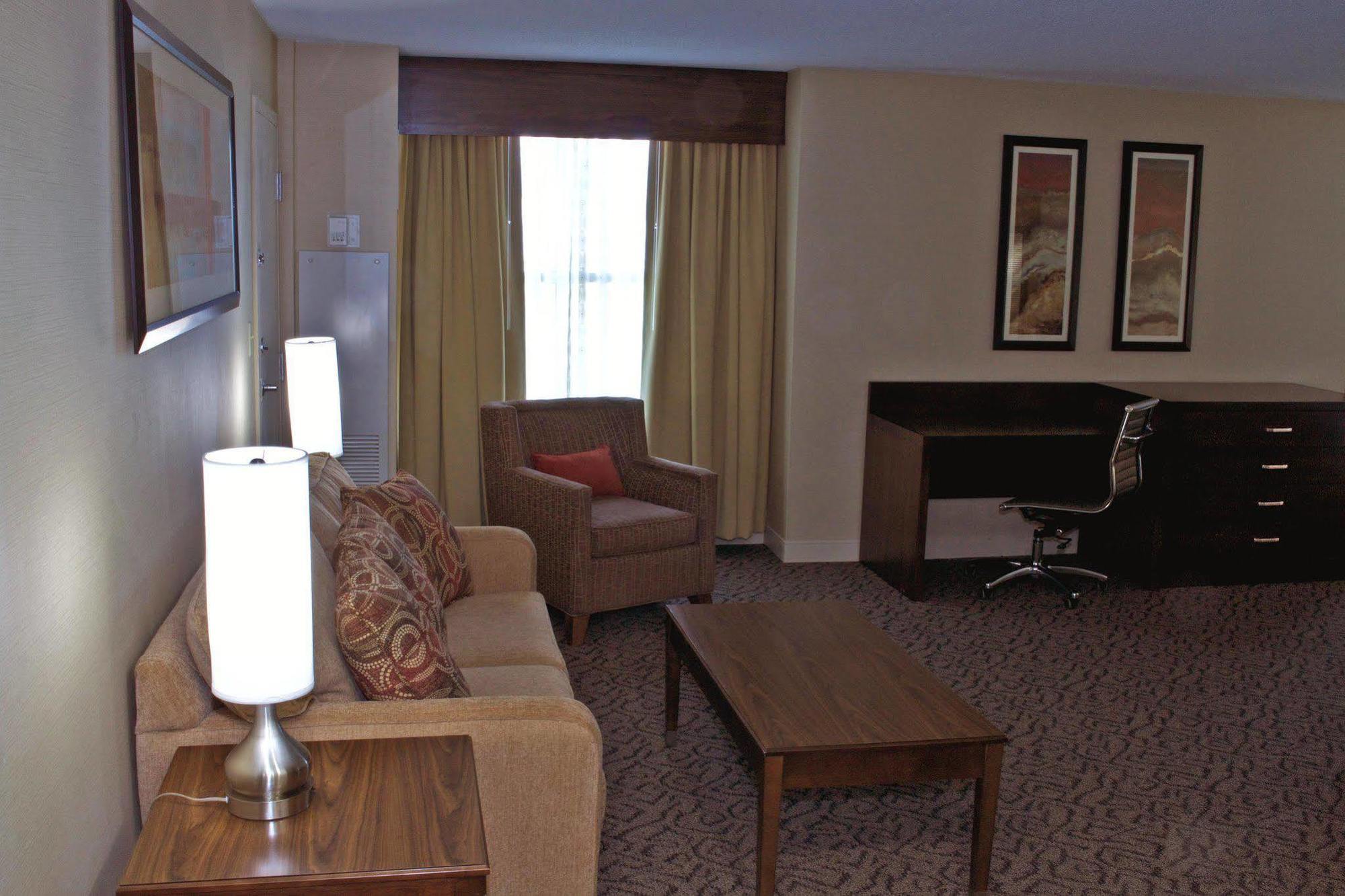Hotel Doubletree By Hilton Norfolk Airport Zewnętrze zdjęcie